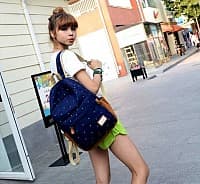 Девушка с рюкзаком